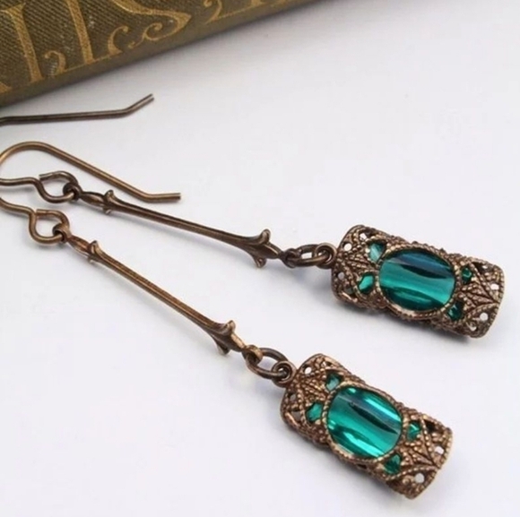 Vintage-Style Emerald Green Dangle Earrings | Art Deco Filigree Drop | 2.5” Long - Picture 1 of 5